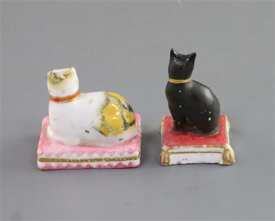 Two Derby porcelain figures of cats, c.1810-30, H. 4.3cm and 5cm